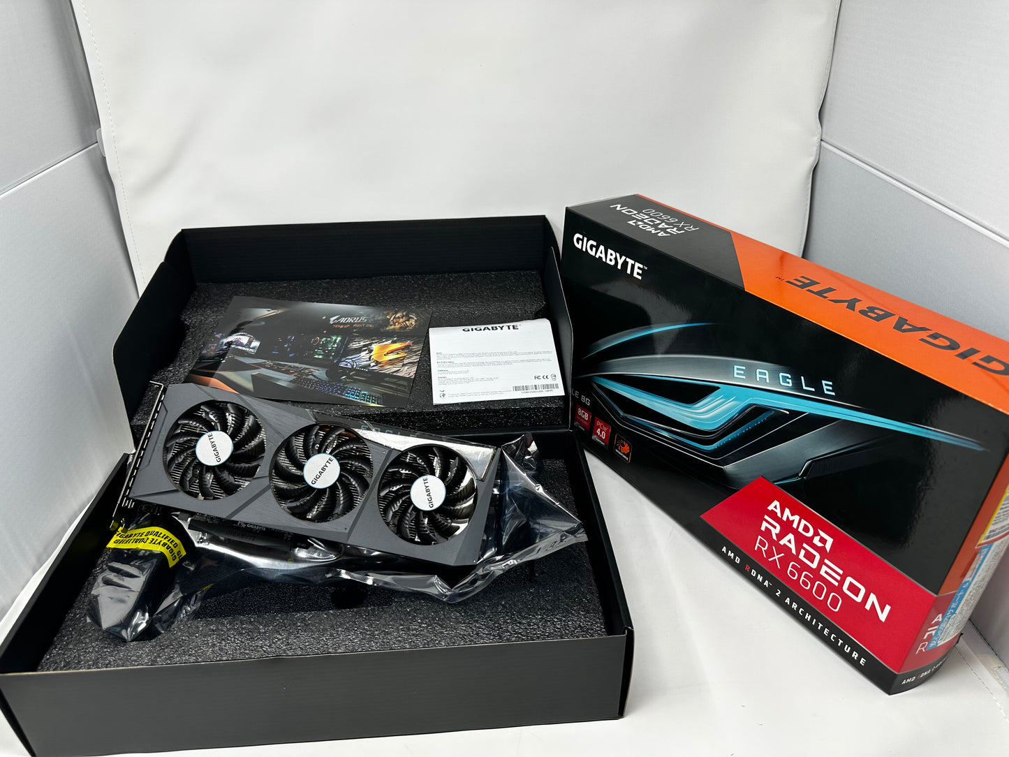 Radeon™ RX 6600 EAGLE 8G